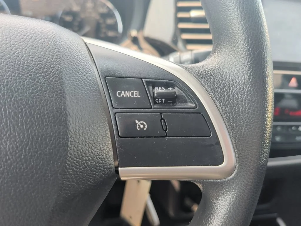 Used 2019 Silver Mitsubishi ES image 18