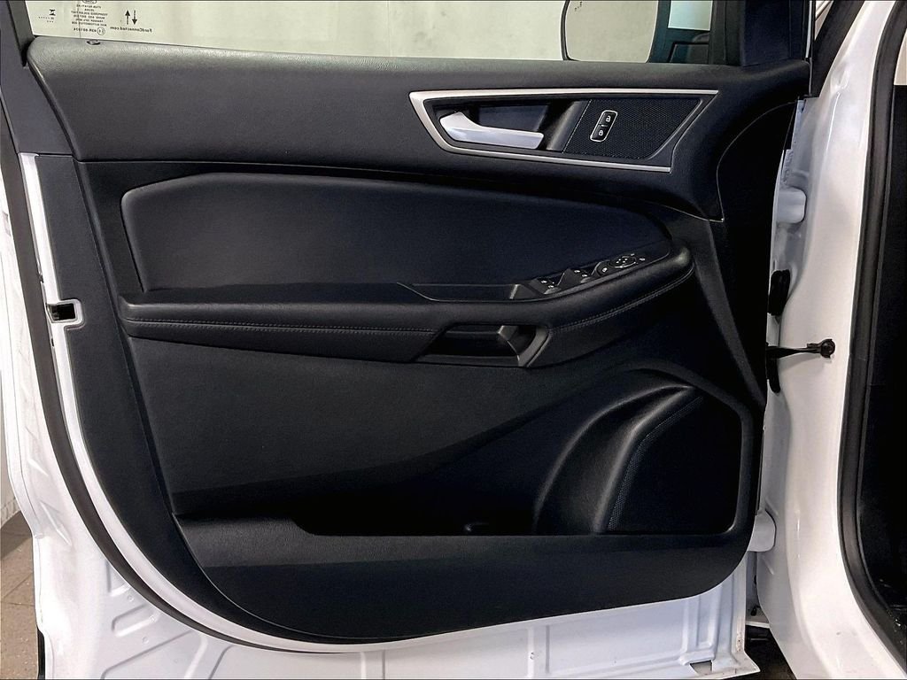 Used 2022 Oxford White Ford SEL image 9
