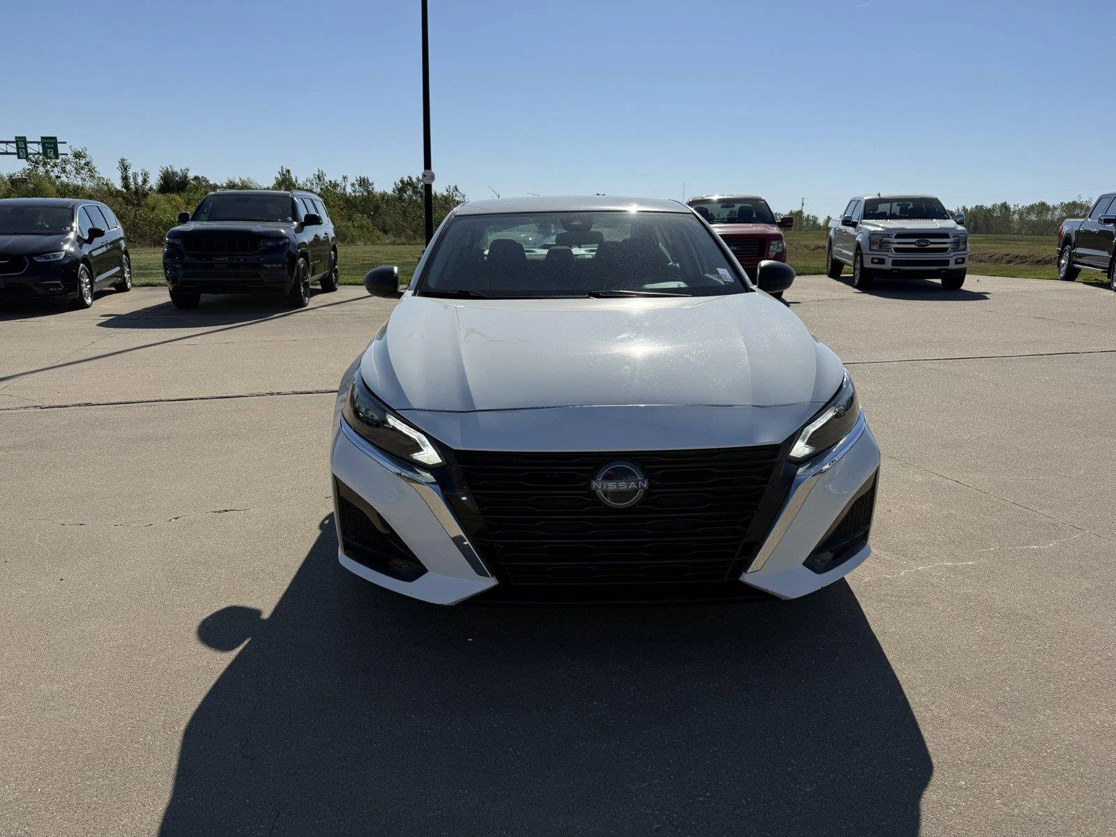 Certified Used 2025 Glacier White Nissan SV image 3