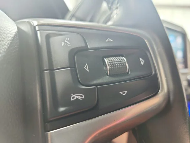 Used 2023 White Chevrolet LT image 23