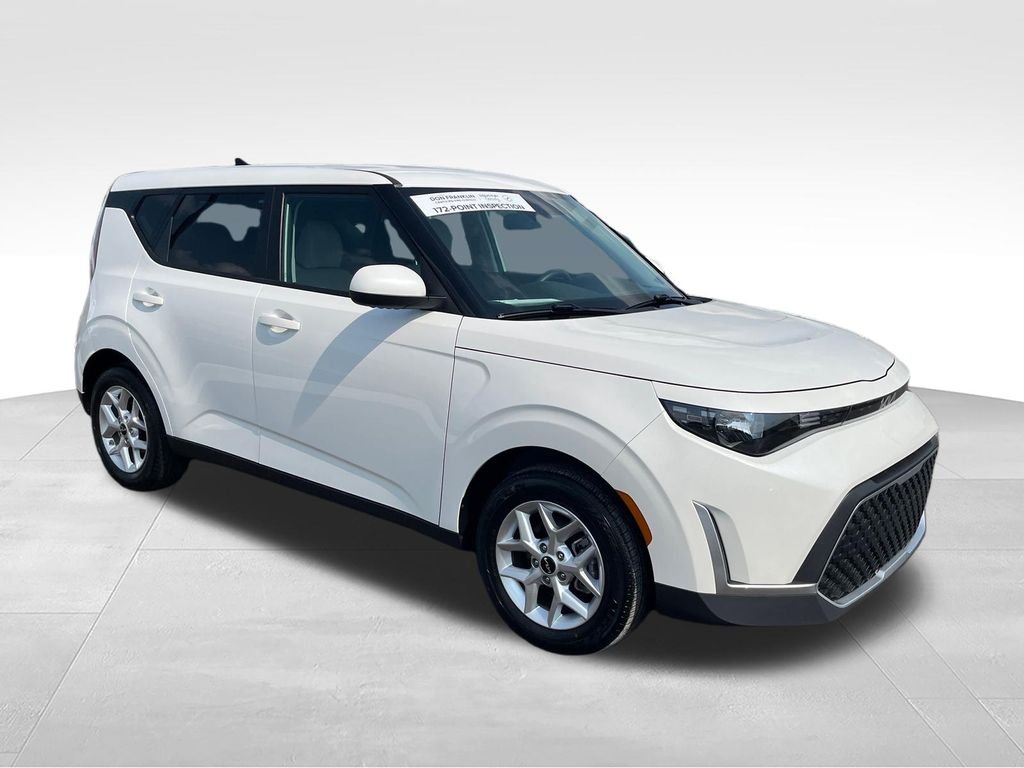 Used 2025 White Kia LX image 8