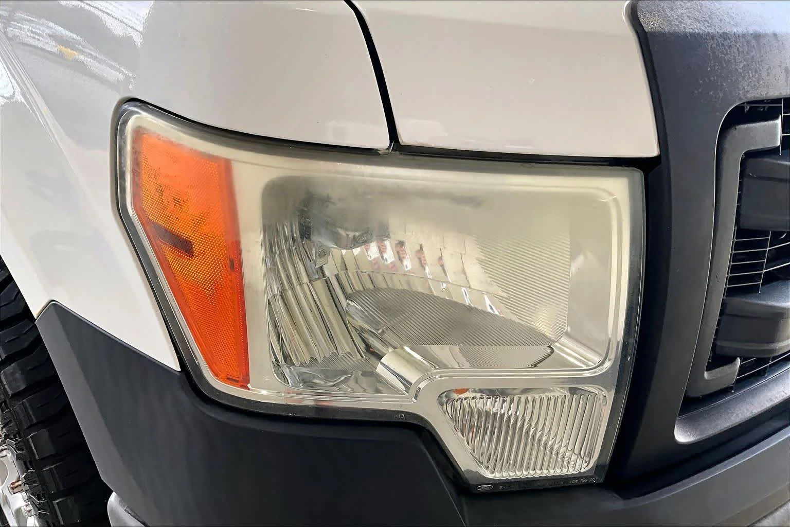 Used 2014 Oxford White Ford XL image 24