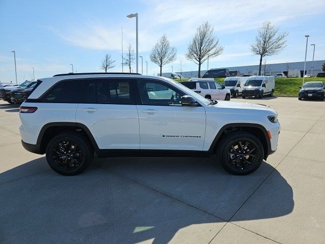 New 2026 Bright White Clearcoat Jeep Laredo Altitude image 6
