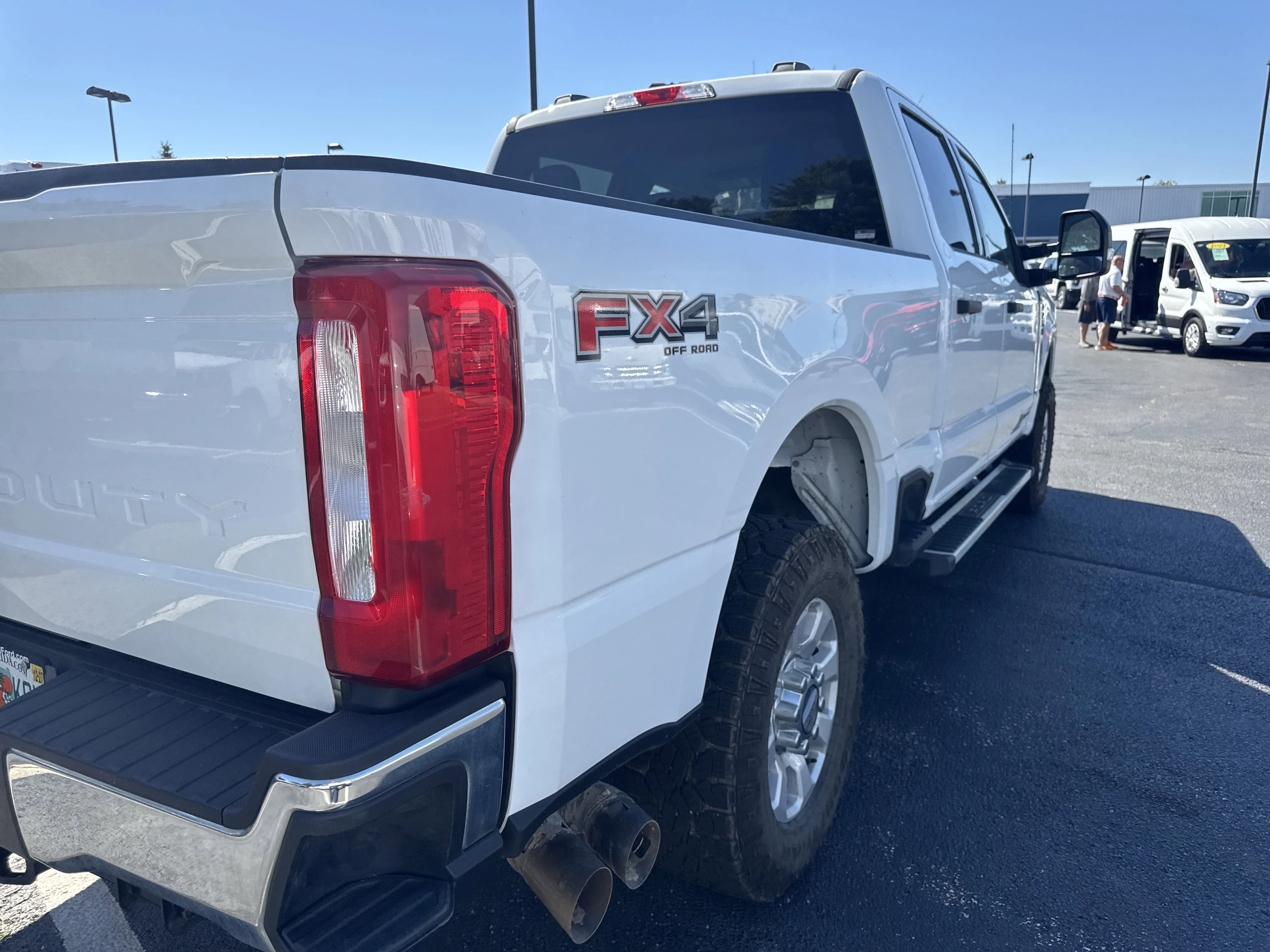 Used 2024 Oxford White Ford XLT image 4