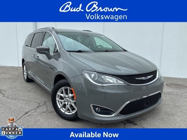 2020 Chrysler Pacifica Touring L's photo