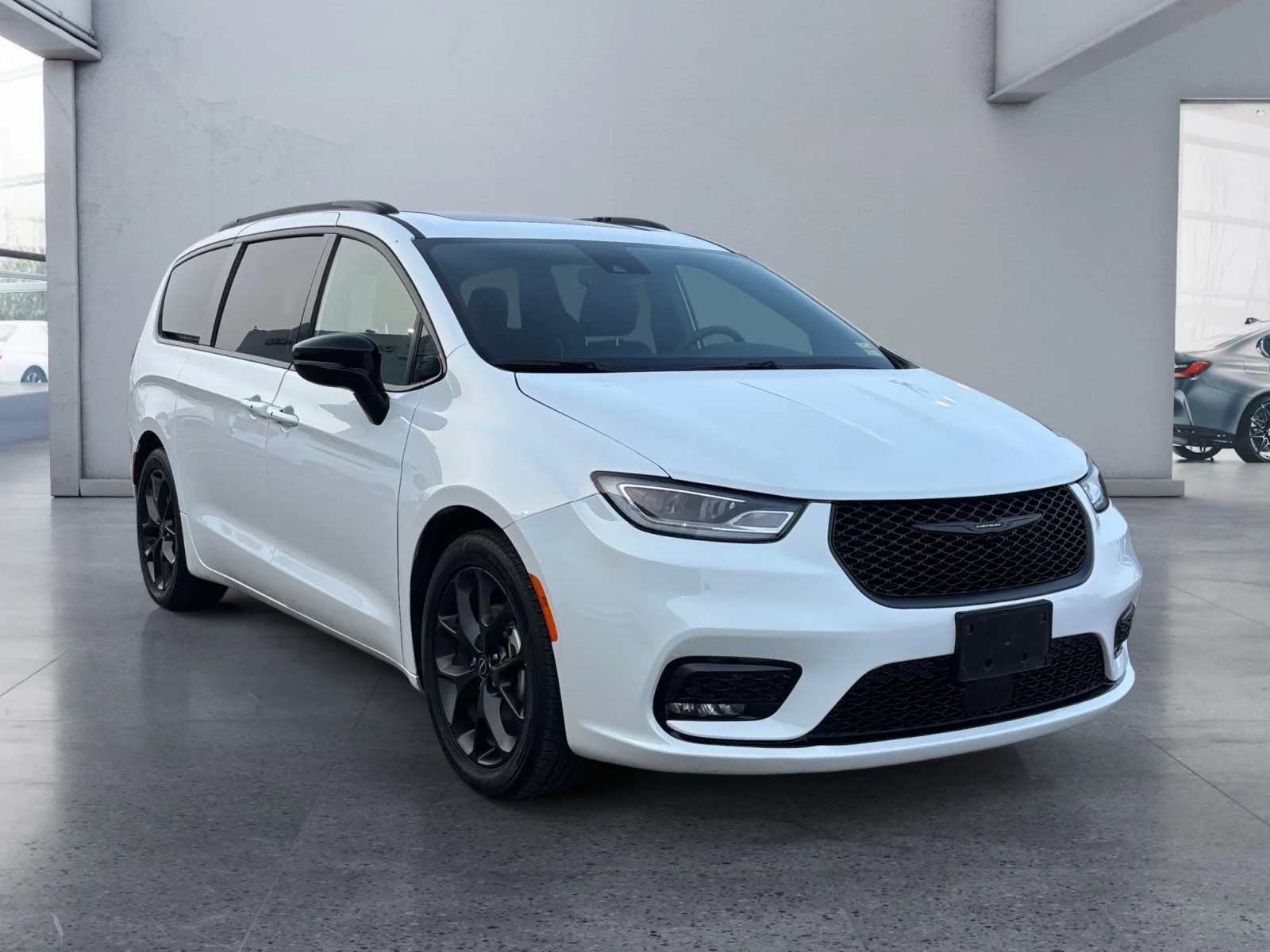 Used 2025 Bright White Chrysler Limited image 7