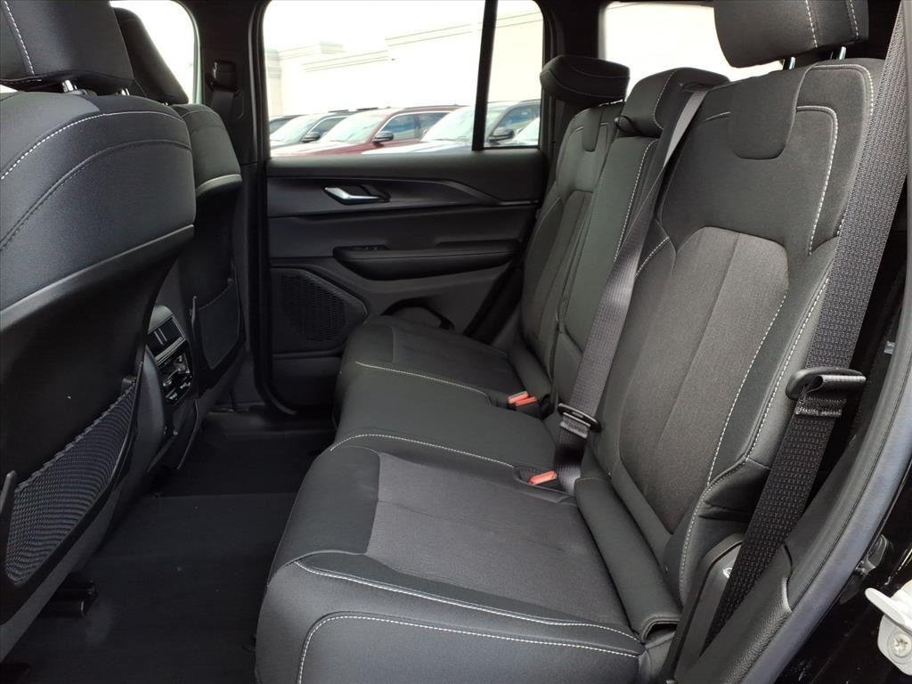 Used 2025 Diamond Black Crystal Pearlcoat Jeep Laredo image 22