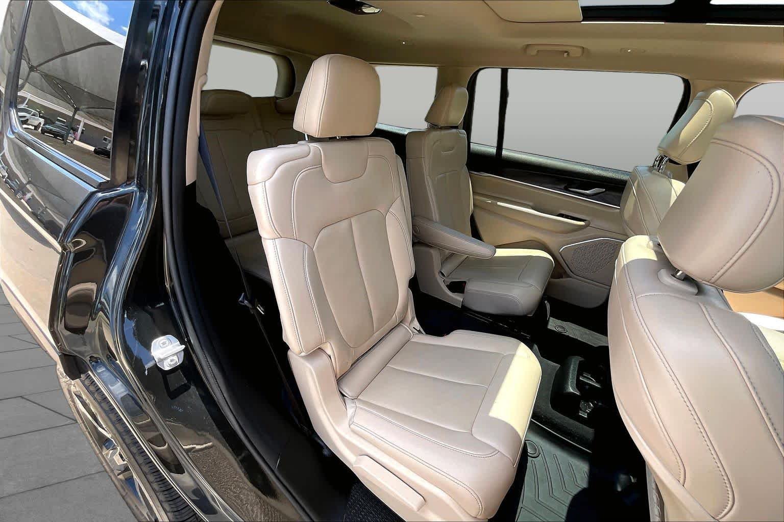 Used 2022 Rocky Mountain Pearlcoat Jeep Limited image 19