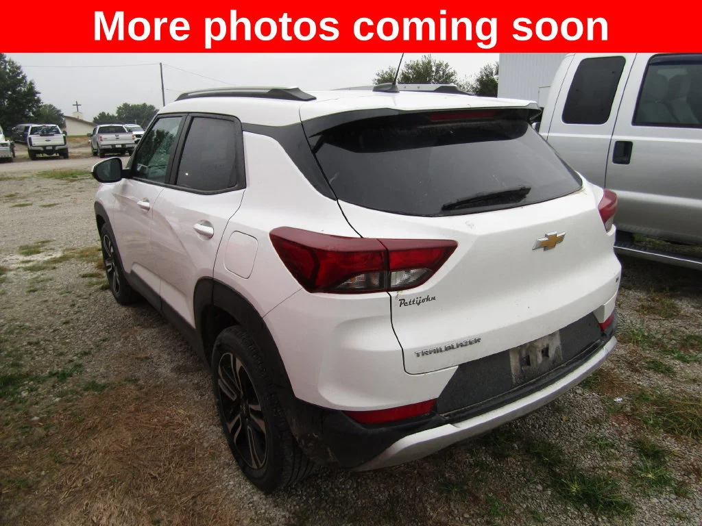 Used 2023 SUMMIT WHITE Chevrolet LT image 3