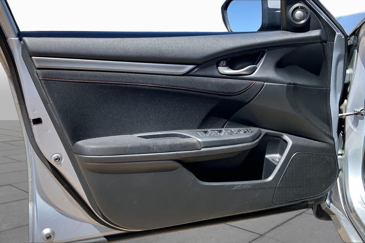 Used 2017 Modern Steel Metallic Honda Si image 22