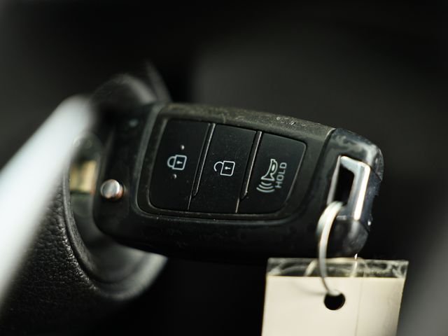 Used 2023 Twilight Black Hyundai SE image 34