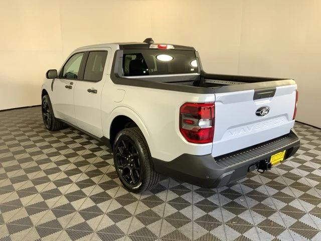 New 2025 Space White Metallic Ford XLT image 11
