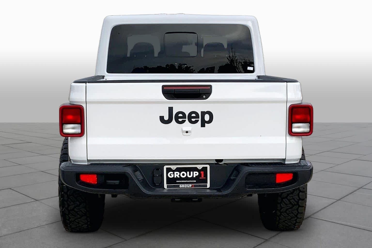 New 2026 Bright White Clear-Coat Exterior Paint Jeep Sport S image 4