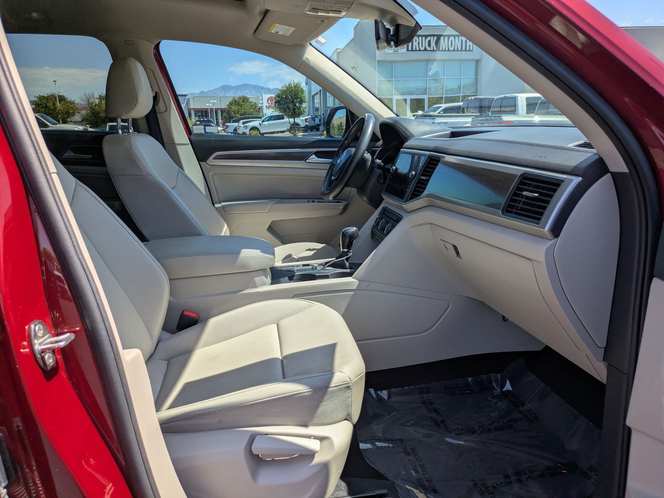 Used 2019 Fortana Red Metallic Volkswagen 3.6L V6 SE w/Technology R-Line image 29