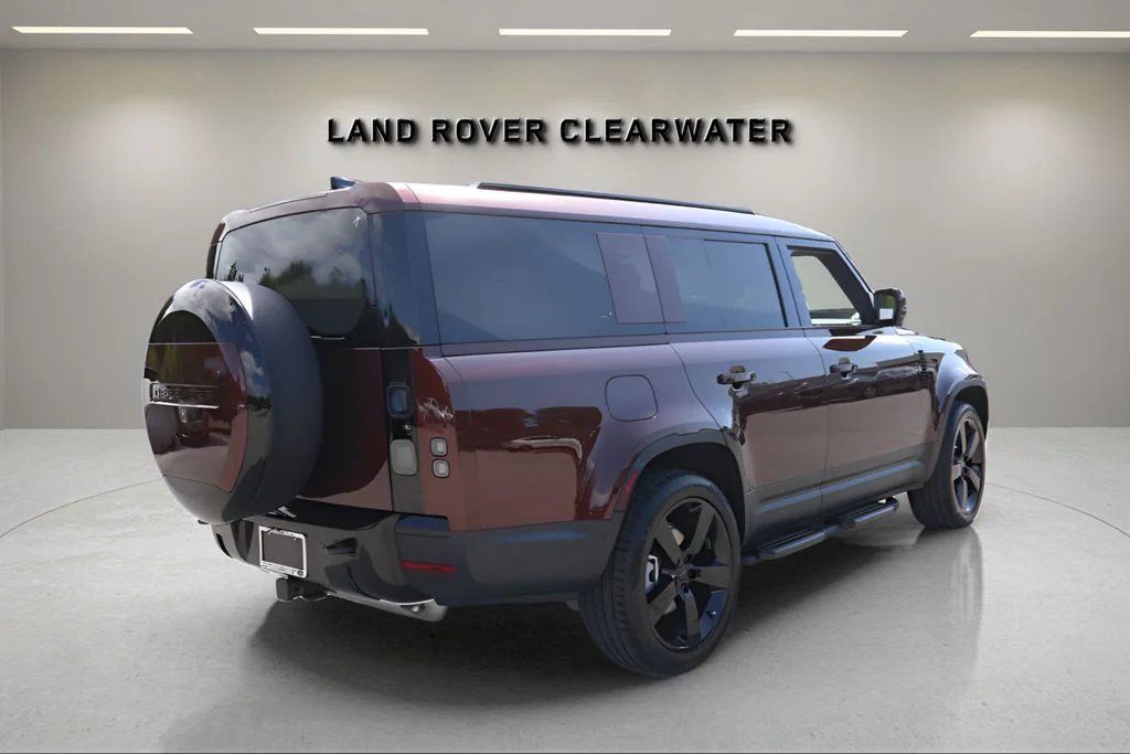 New 2026 Sedona Red Land Rover S image 5