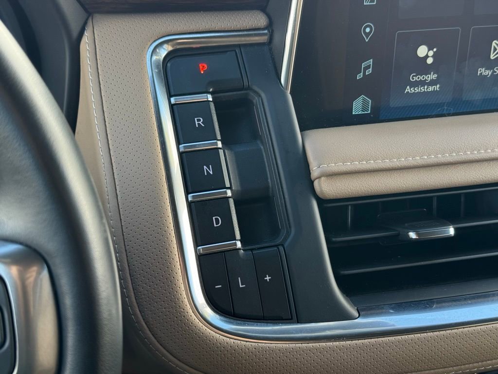 2024 Chevrolet Suburban Premier - Photo 38