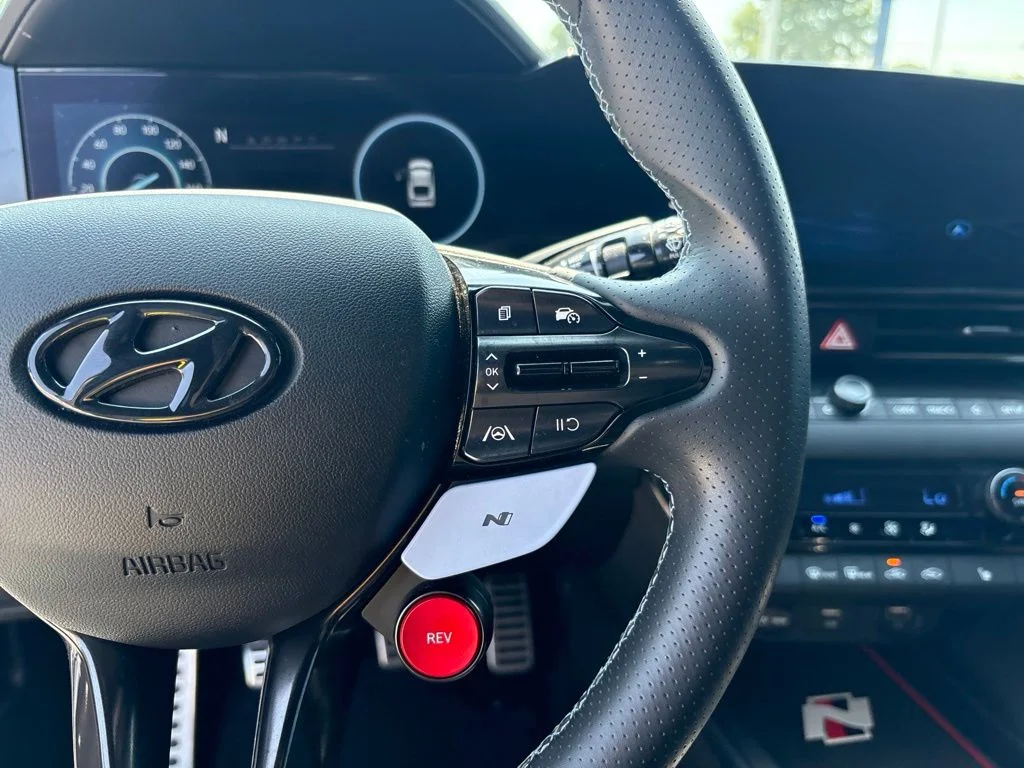 Used 2022 Ceramic White Hyundai Base image 22