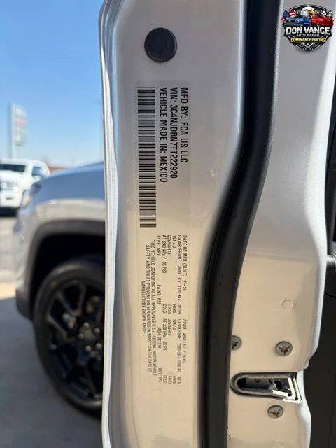 New 2026 Silver Zynith Metallic Clearcoat Jeep Latitude image 26