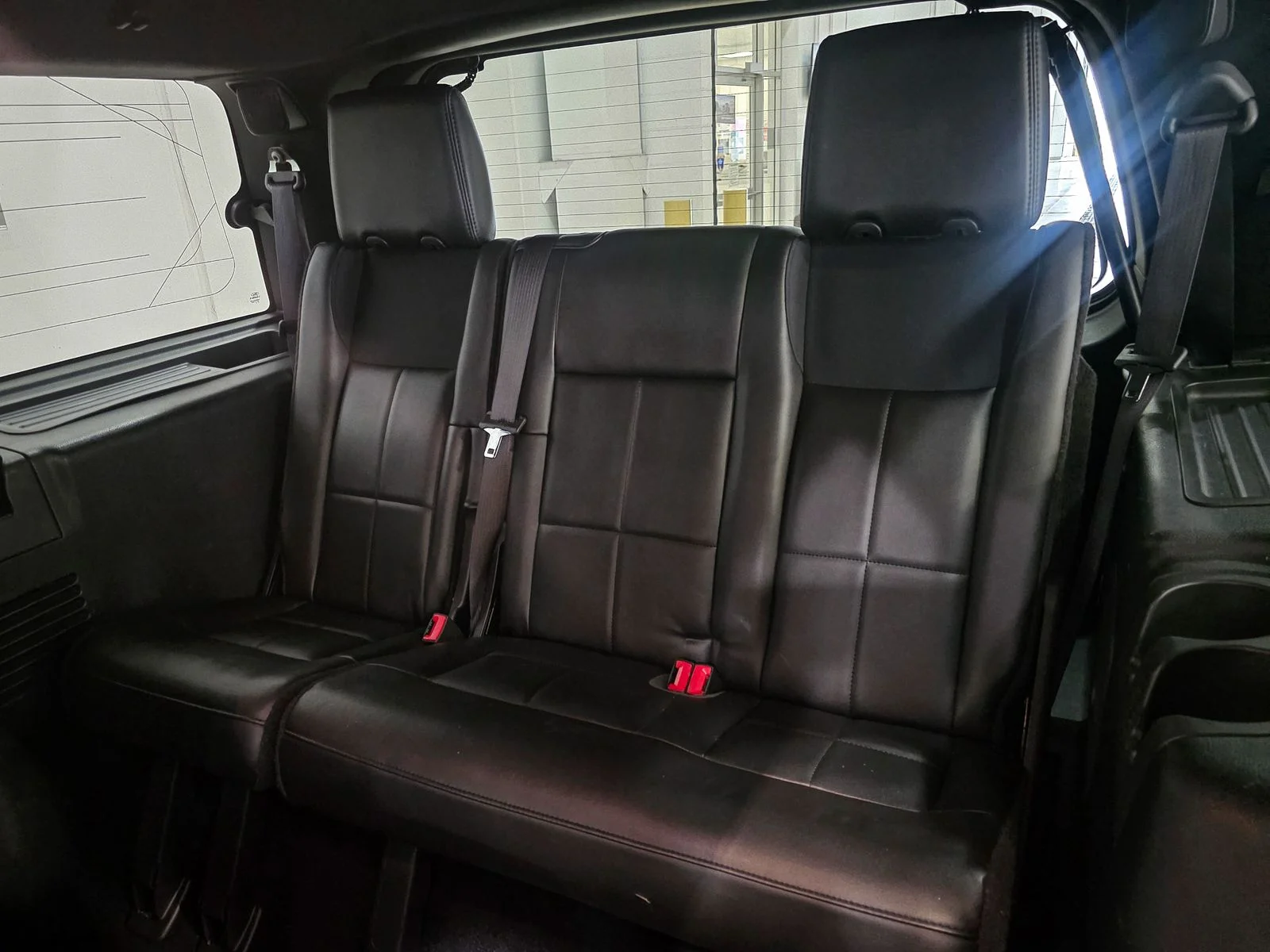 Used 2010 Tuxedo Black Metallic Lincoln Base image 27