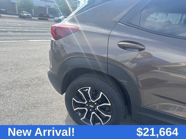 Used 2022 Zeus Bronze Metallic Chevrolet ACTIV image 9