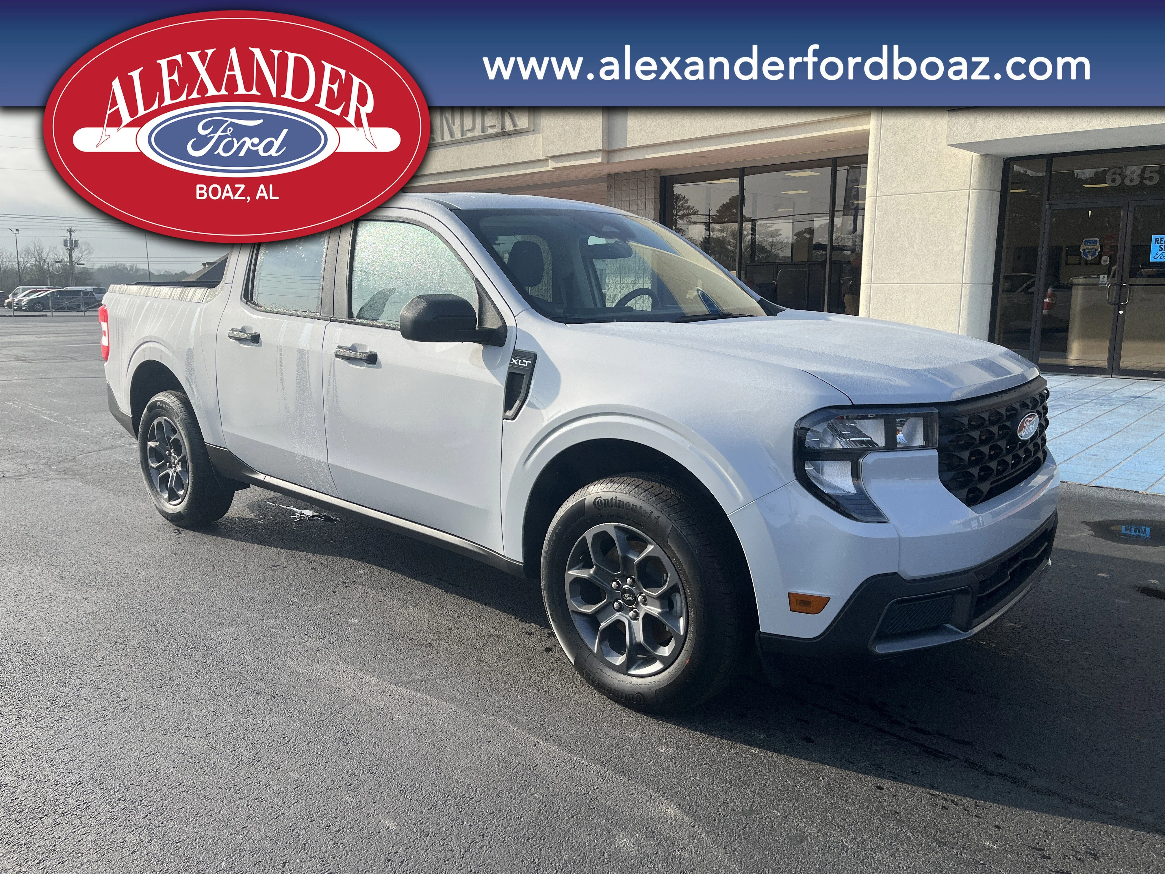New 2025 Space White Metallic Ford XLT image 3