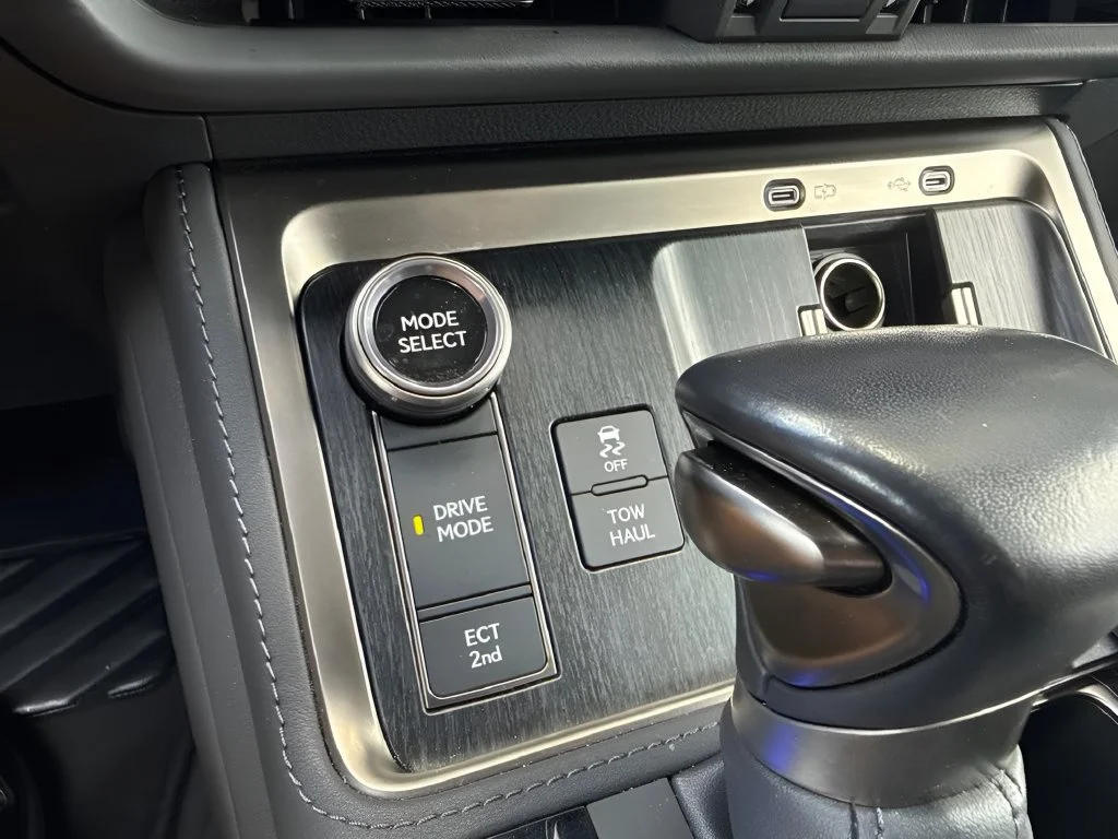 Used 2024  Lexus GX 550 Luxury image 25
