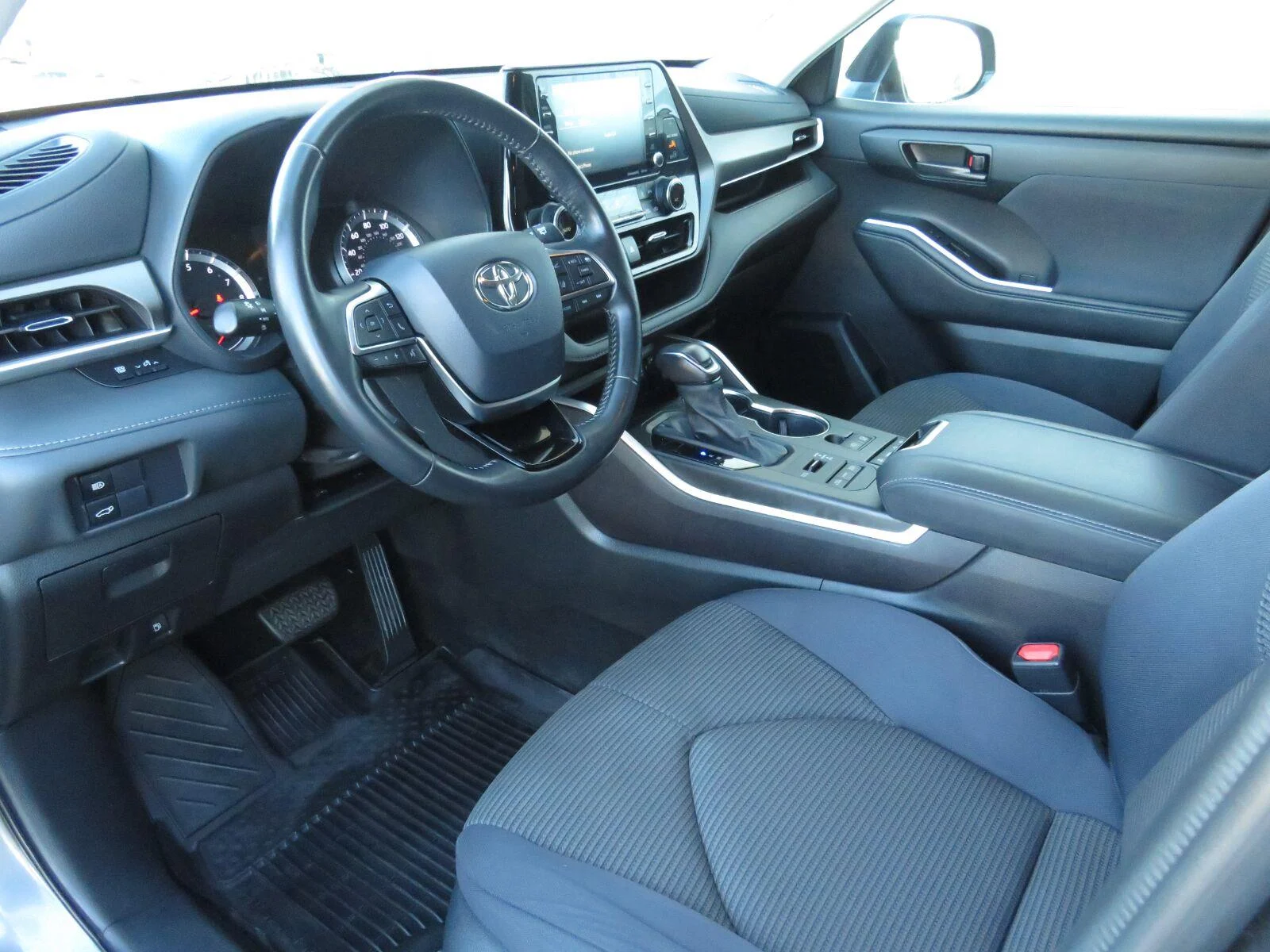 Used 2021 Magnetic Gray Met Toyota L image 21