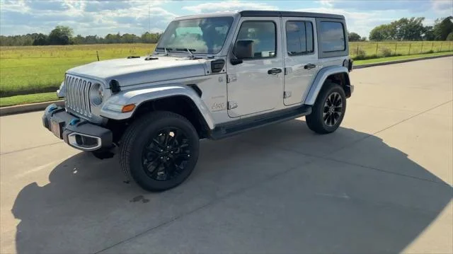 New 2023 Silver Zynith Clear-Coat Exterior Paint Jeep Sahara 4xe image 4