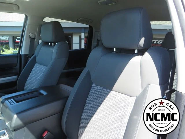 Used 2018 Silver Toyota SR5 image 22