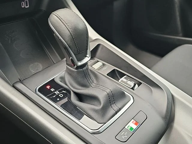 Used 2025 White Alfa Romeo Base image 17