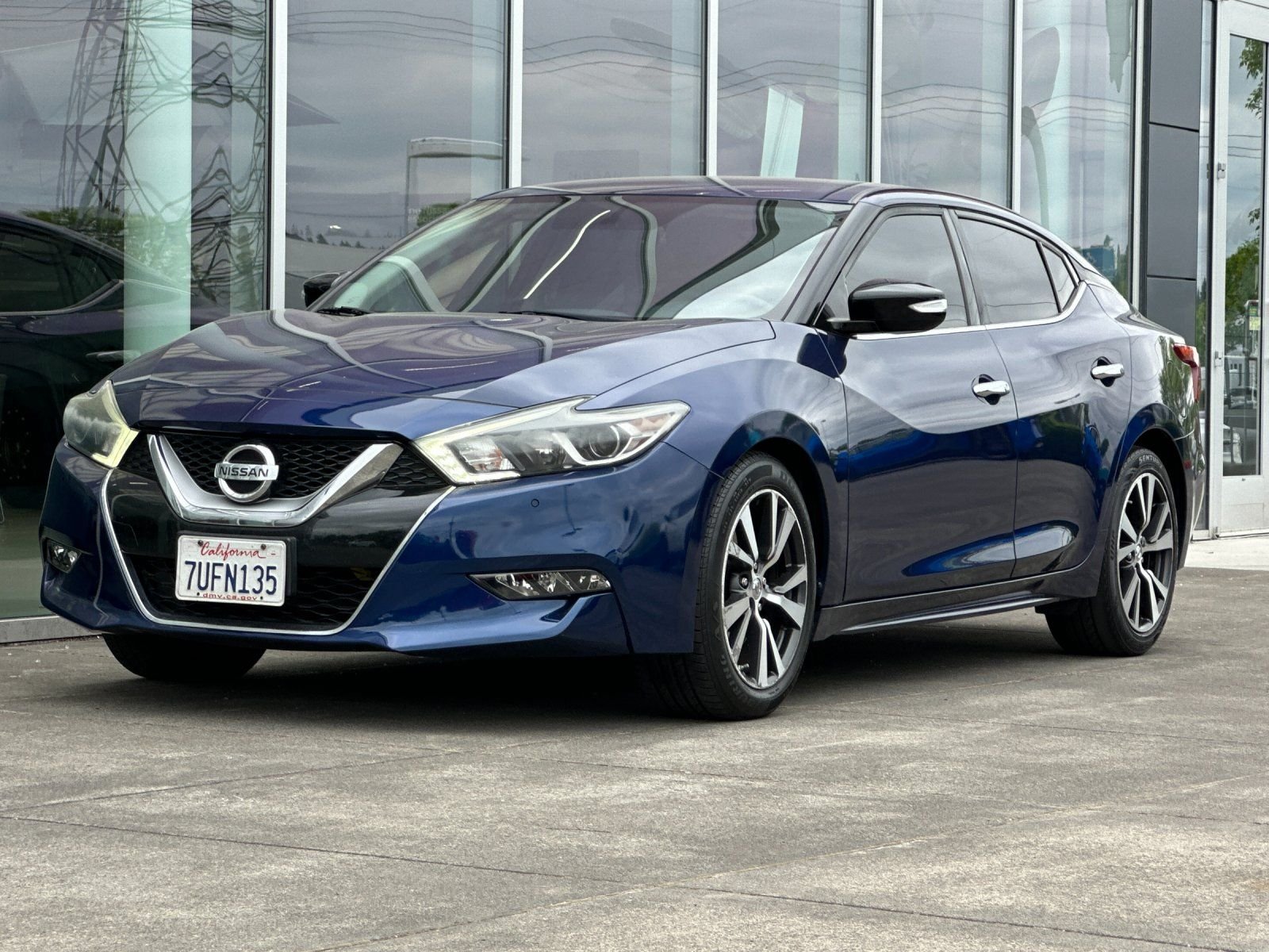 Used 2017 Deep Blue Pearl Nissan 3.5 SV image 7