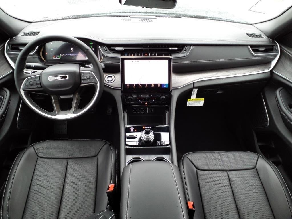 New 2024 Diamond Black Crystal Pearlcoat Jeep  image 26