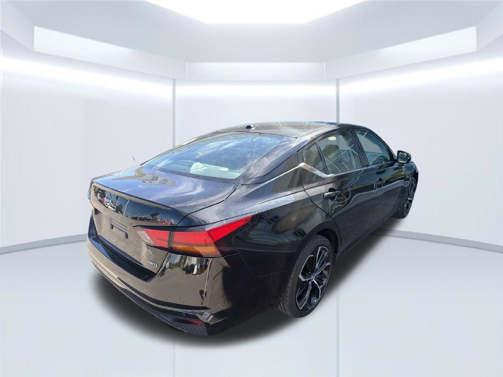 Used 2025 Black Nissan 2.5 SR image 3
