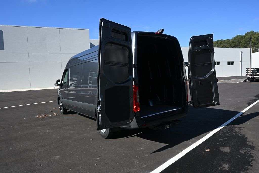 Used 2026 Selenite gray metallic Mercedes-Benz Cargo 170 WB image 29