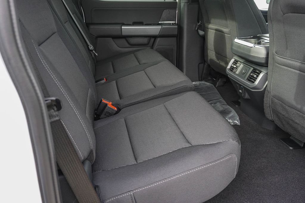 New 2026 Oxford White Ford XLT image 13