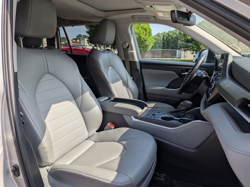 Certified Used 2023 Silver Toyota XLE image 27