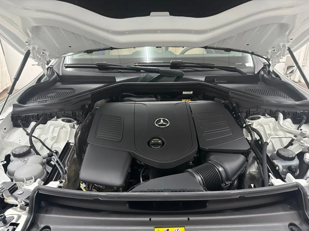 New 2027 White Mercedes-Benz GLC 300 image 29