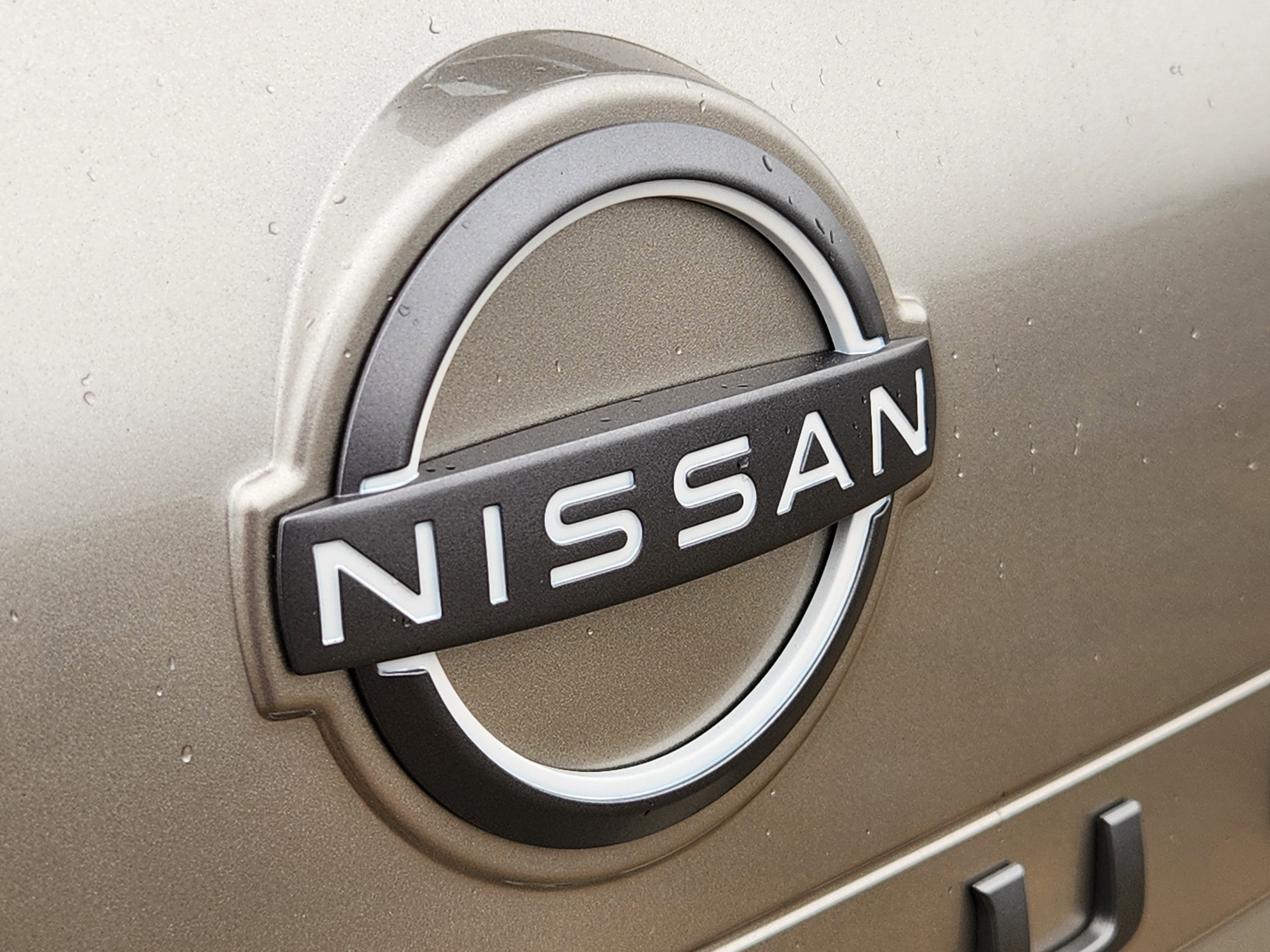 New 2026 Champagne Silver Metallic / Super Black Two-tone Nissan Platinum image 12