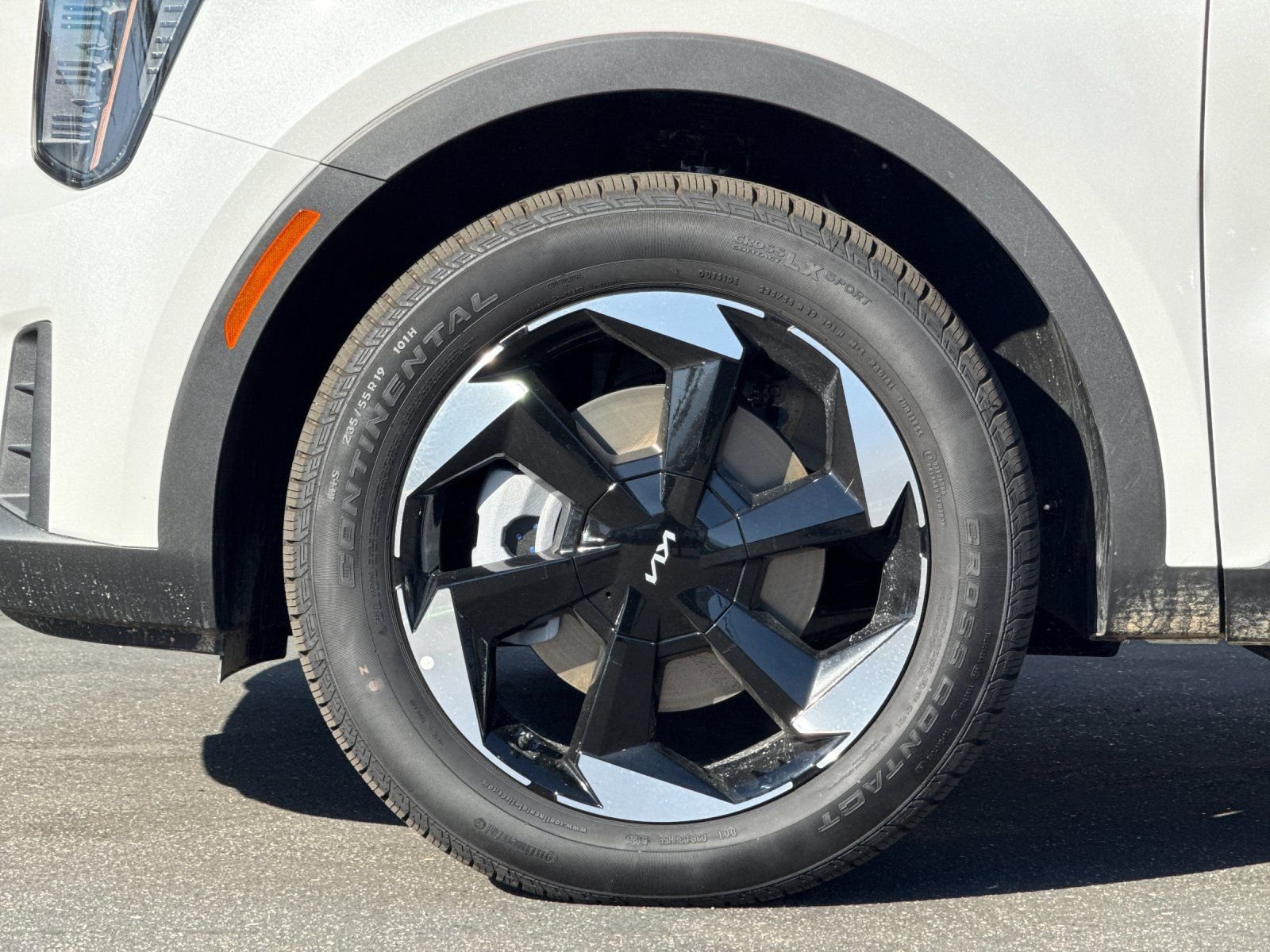 New 2026 Snow White Pearl Kia EX AWD image 34