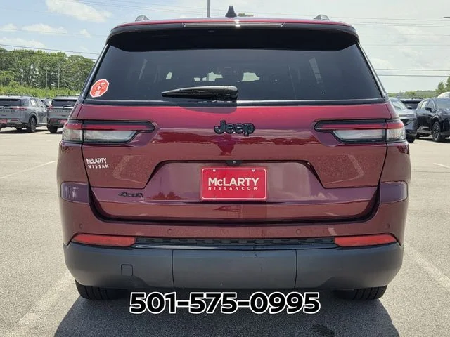 Used 2023 Red Jeep Altitude image 4