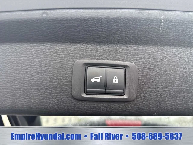 Used 2024  Mitsubishi SEL image 8