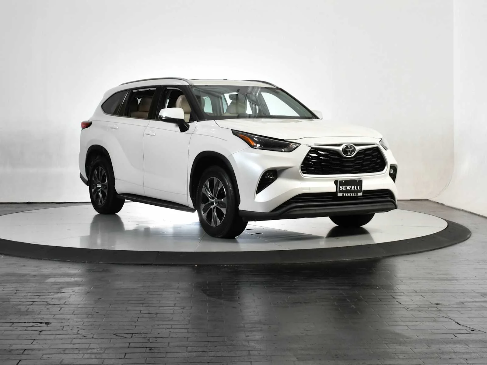 Used 2021 Blizzard Pearl Toyota XLE image 8