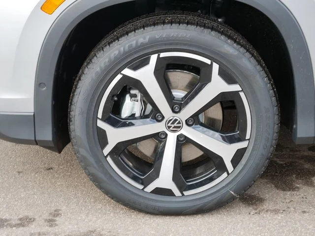 New 2026 Silver Volkswagen 2.0T SE image 5