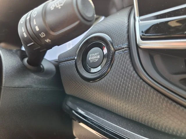 New 2026 Diamond Black Crystal Pearlcoat Jeep Latitude image 27