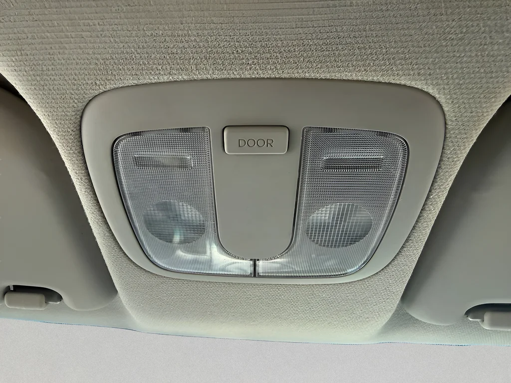 Used 2012 Clear White Kia Plus image 28