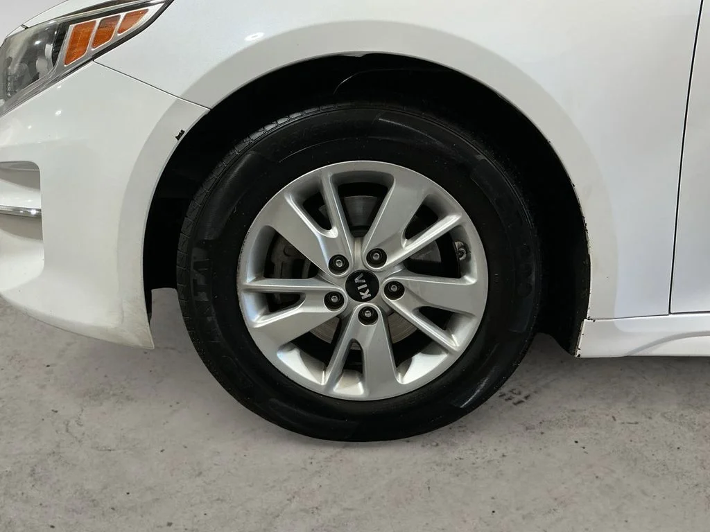 Used 2018 White Kia LX image 13