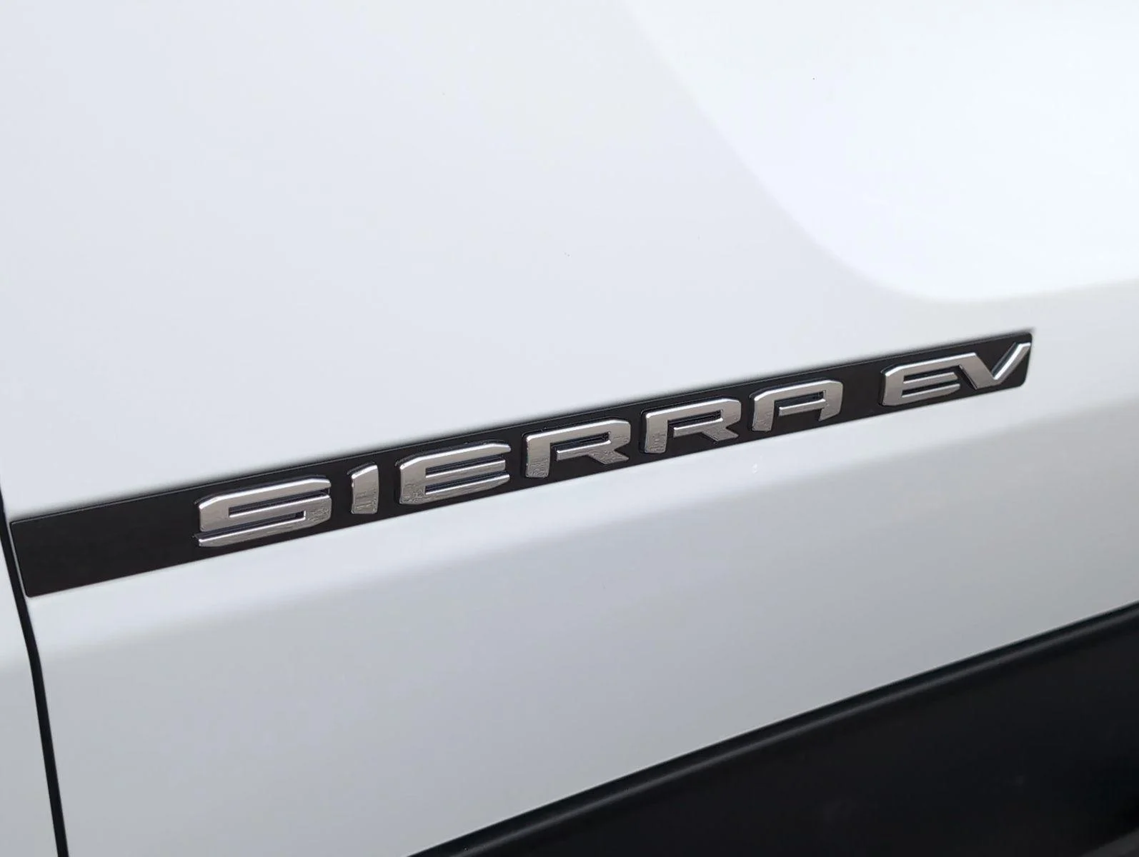 New 2026 Summit White GMC Elevation Standard Range image 27