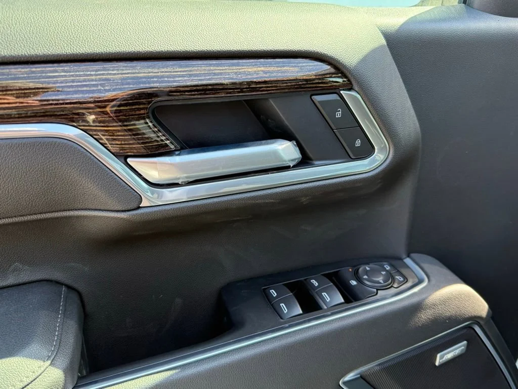 New 2026 Summit White GMC Elevation image 24