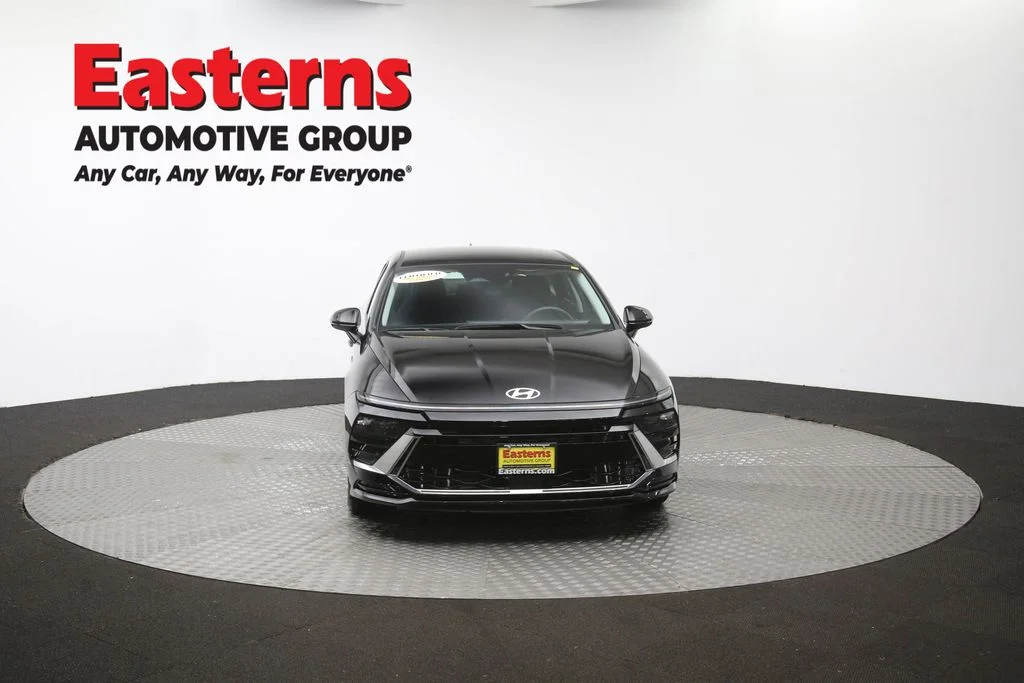 Used 2025 Black Hyundai SEL image 53