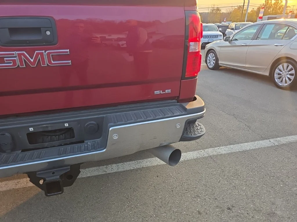 Used 2018 RED QUARTZ TINTCOAT GMC SLE image 10